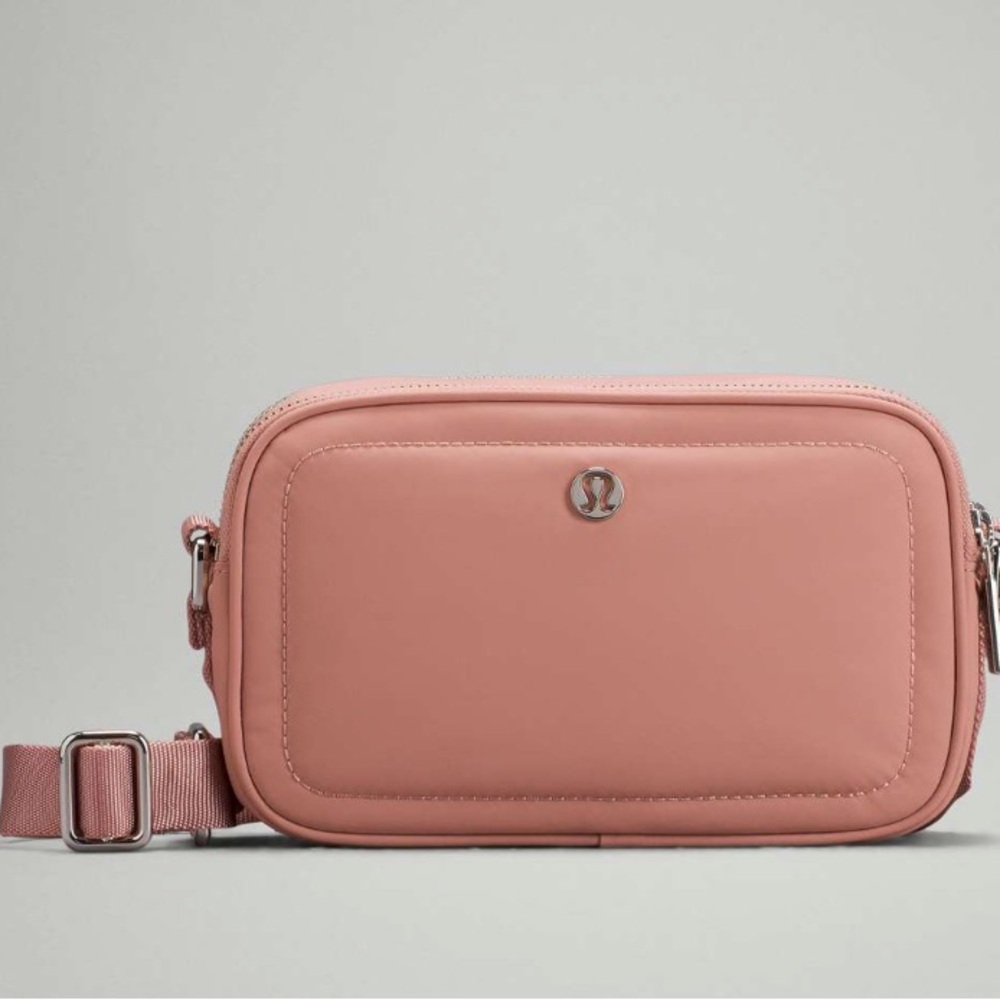 Lululemon Crossbody Camera Bag 2L
Pink Pastel